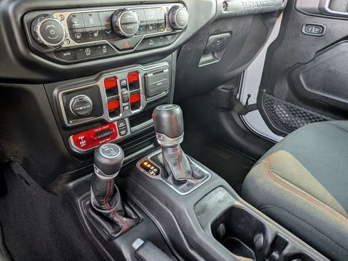 Used 2021 Jeep Wrangler Unlimited Rubicon w/ Cold Weather Group AWD/4WD image 22