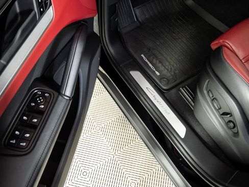 Certified 2024 Porsche Cayenne Coupe AWD/4WD image 8