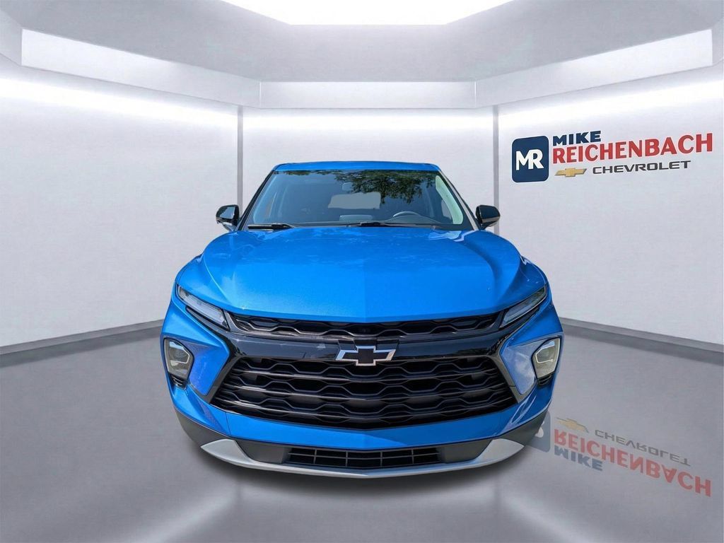 Used 2024 Chevrolet Blazer LT w/ Convenience Package FWD image 9