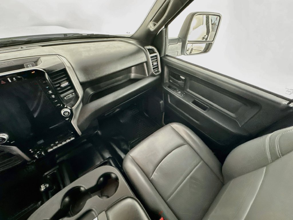 Used 2024 RAM 5500 Tradesman w/ Chrome Appearance Group AWD/4WD image 11