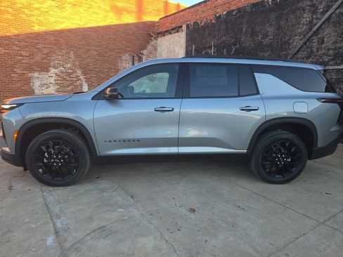 New 2026 Chevrolet Traverse LT w/ Midnight/Sport Edition FWD image 4