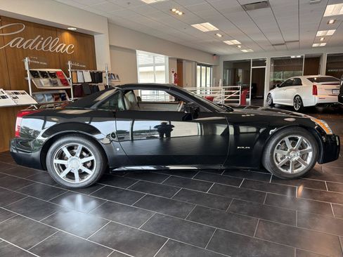 Used 2006 Cadillac XLR RWD image 6