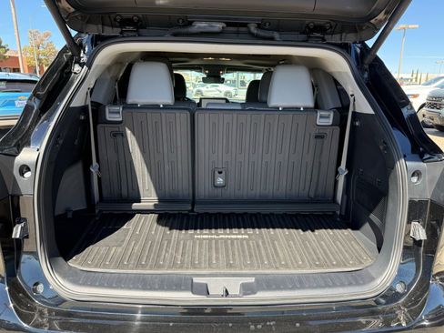 Used 2024 Toyota Highlander XLE image 45