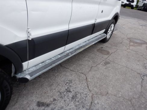 Used 2017 Ford Transit 250 130 Low Roof w/ Exterior Upgrade Package RWD image 9