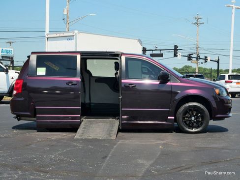 Used 2019 Dodge Grand Caravan SXT image 7