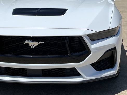 Used 2025 Ford Mustang GT RWD image 9