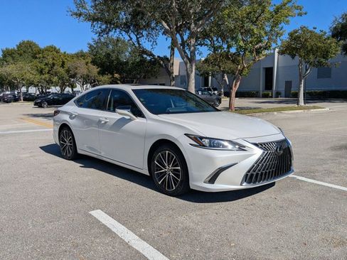 Used 2023 Lexus ES 350 w/ Premium Package image 2