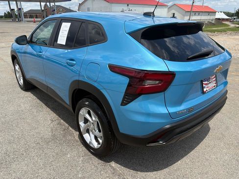 Used 2025 Chevrolet Trax LS w/ LS Convenience Package FWD image 5