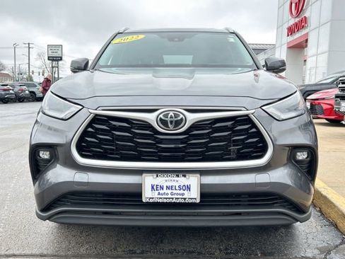 Used 2022 Toyota Highlander XLE image 2