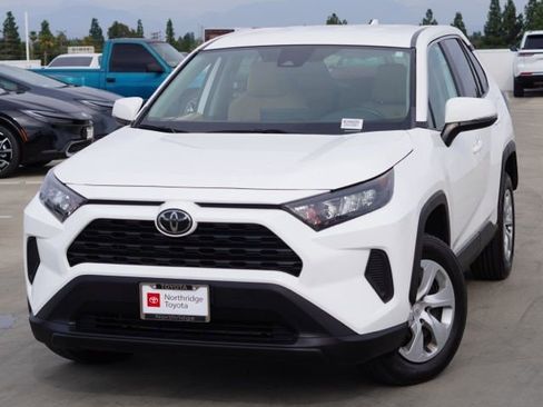 Used 2022 Toyota RAV4 LE FWD image 4
