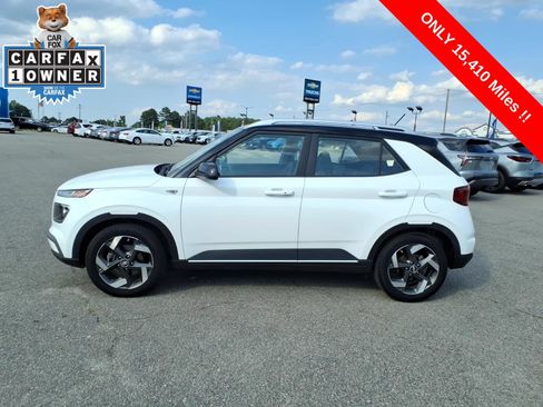 Used 2026 Hyundai Venue SEL FWD image 2