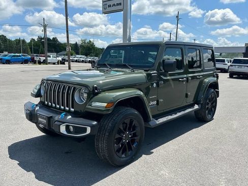 Used 2023 Jeep Wrangler Unlimited Sahara w/ Cold Weather Group AWD/4WD image 1