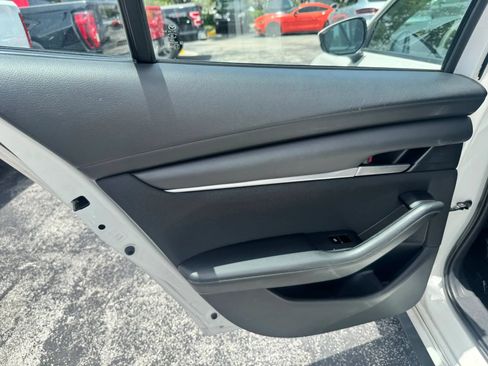 Used 2021 MAZDA MAZDA3 s FWD image 22