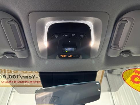 Used 2025 Toyota Corolla Cross XLE FWD image 28