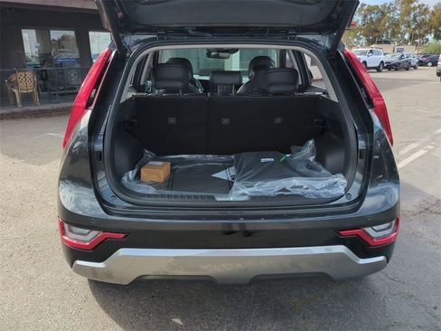New 2025 Kia Niro SX Touring image 28