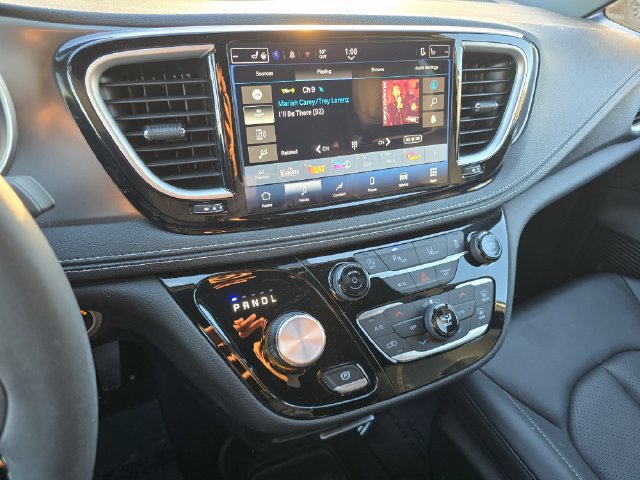 Certified 2025 Chrysler Pacifica Select w/ Fav Edition Package FWD image 36