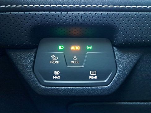 Used 2024 Volkswagen Atlas SE image 15