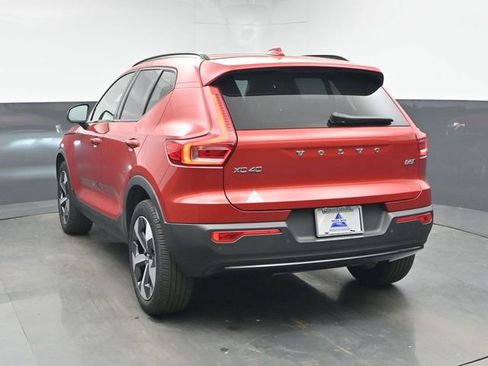 Used 2023 Volvo XC40 B5 Plus w/ Driver Assist Package AWD/4WD image 2