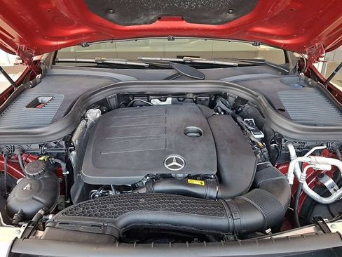 Used 2021 Mercedes-Benz GLC 300 4MATIC image 32