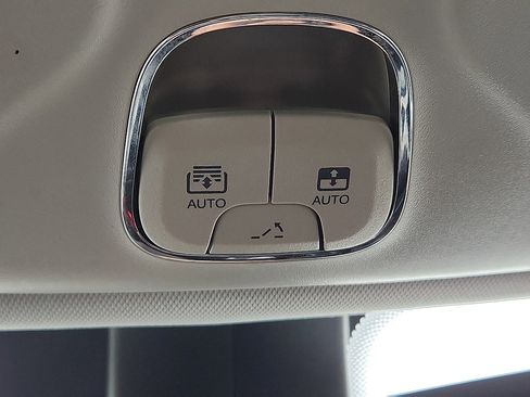 Used 2022 Jeep Compass Latitude w/ Sun and Sound Group image 9