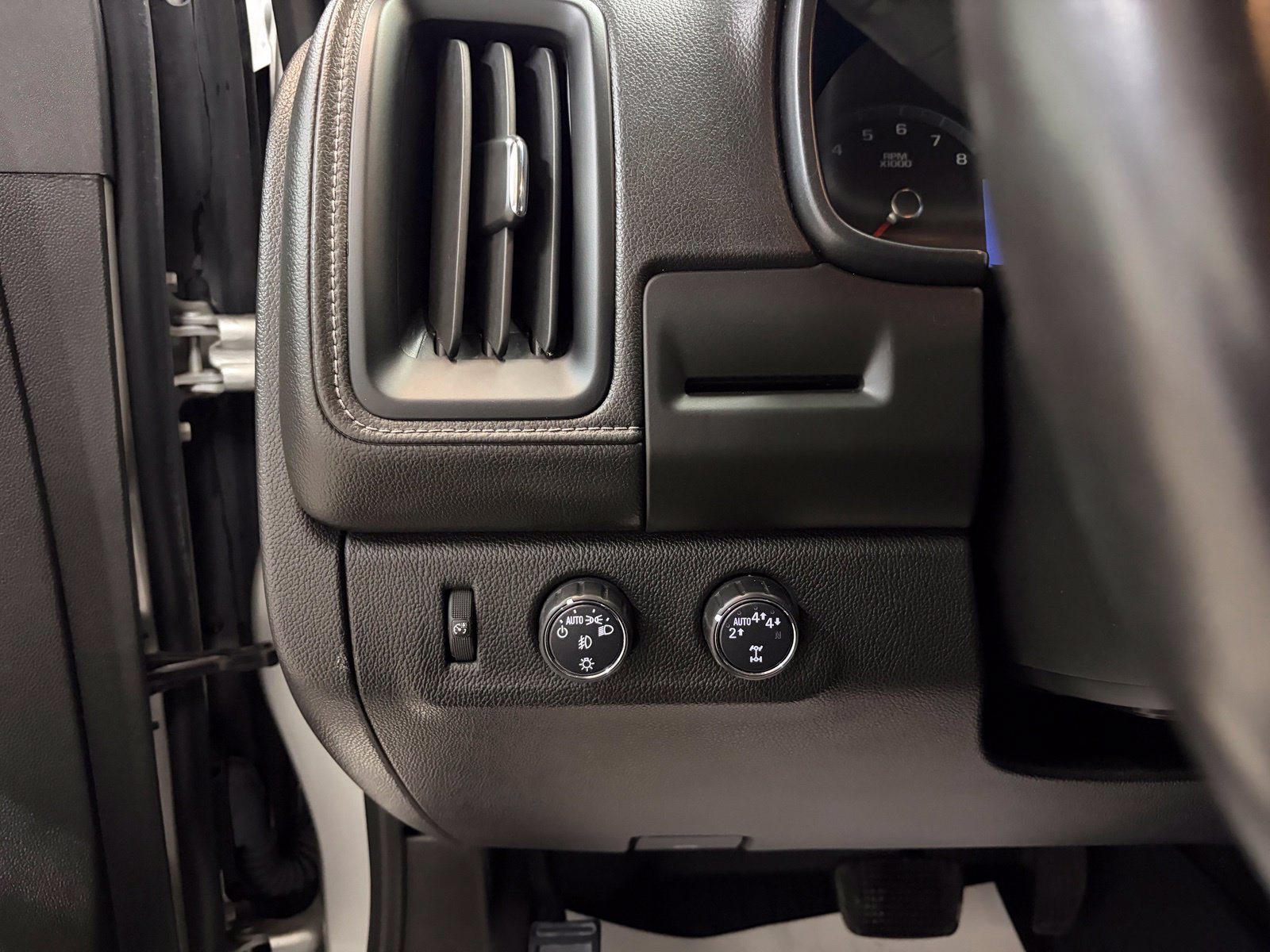 Used 2018 GMC Canyon SLE w/ SLE Convenience Package AWD/4WD image 14