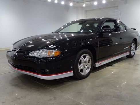 Used 2002 Chevrolet Monte Carlo SS w/ Pace Car Replica Pkg FWD image 3