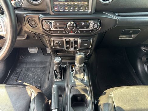 Used 2018 Jeep Wrangler Unlimited Sahara w/ Quick Order Package 24M Moab image 44