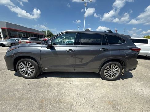 Used 2022 Toyota Highlander Platinum AWD/4WD image 9