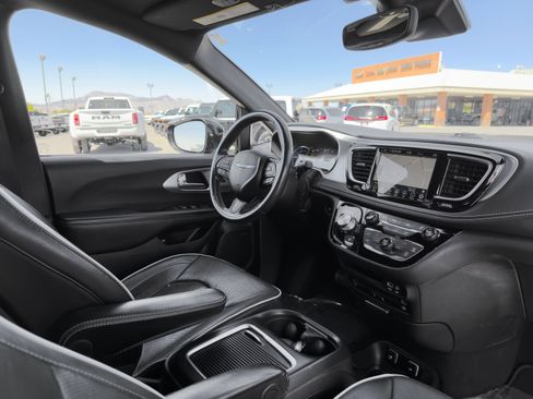 Used 2020 Chrysler Pacifica Limited w/ Advanced Safetytec Group image 9