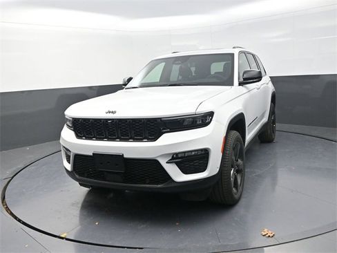 New 2025 Jeep Grand Cherokee Limited image 3