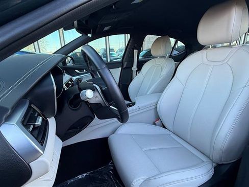 Used 2025 Genesis G70 2.5T AWD/4WD image 16