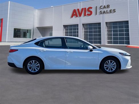 Used 2025 Toyota Camry LE image 9