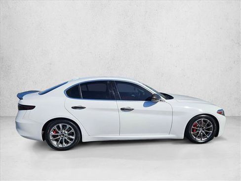 Used 2018 Alfa Romeo Giulia RWD image 4