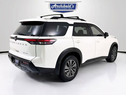 Used 2022 Nissan Pathfinder SV image 6