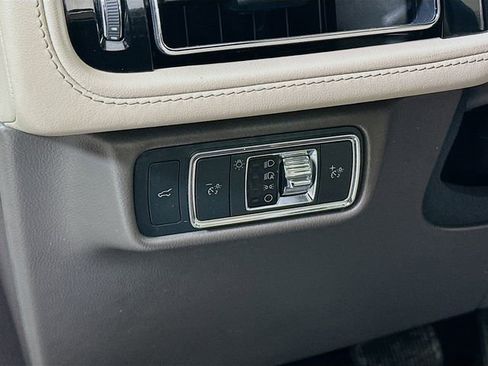 Used 2022 Lincoln Aviator AWD w/ Premium Package image 11