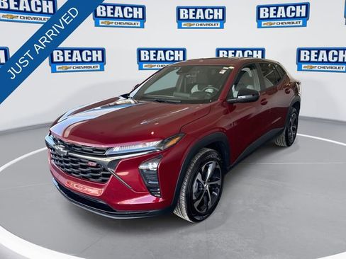 Used 2025 Chevrolet Trax RS w/ Sunroof Package image 1