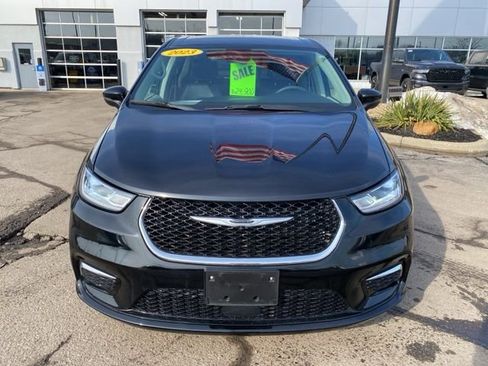 Used 2023 Chrysler Pacifica Touring-L image 10