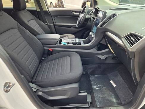 Used 2024 Ford Edge SE image 6