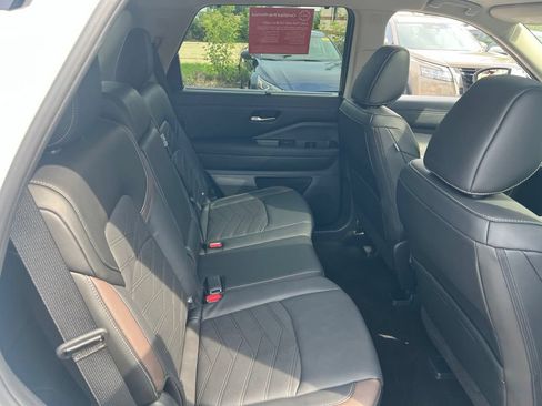 Certified 2025 Nissan Pathfinder Platinum w/ Cargo Package AWD/4WD image 17