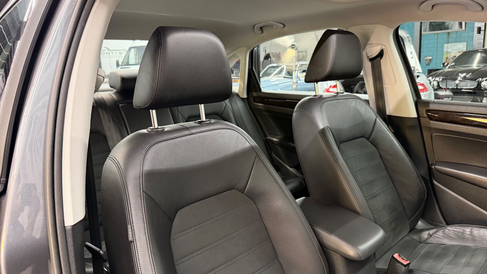 Used 2014 Volkswagen Passat 3.6 SEL Premium FWD image 35