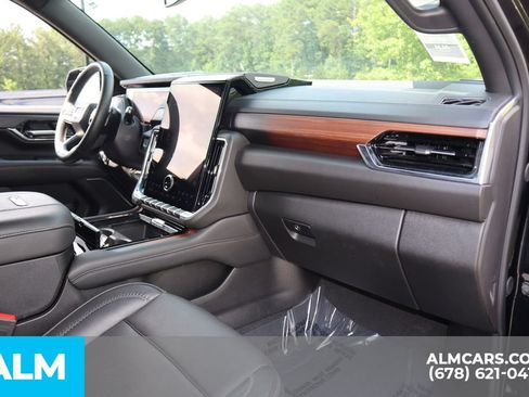 Used 2025 GMC Yukon Denali RWD image 29