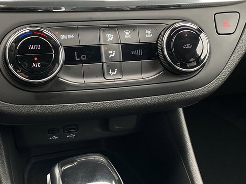 Used 2025 Buick Envista Preferred image 35