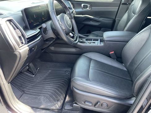 Certified 2024 Kia Sorento S w/ Panoramic Sunroof Package AWD/4WD image 9