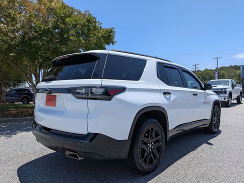Used 2021 Chevrolet Traverse Premier w/ Redline Edition FWD image 8