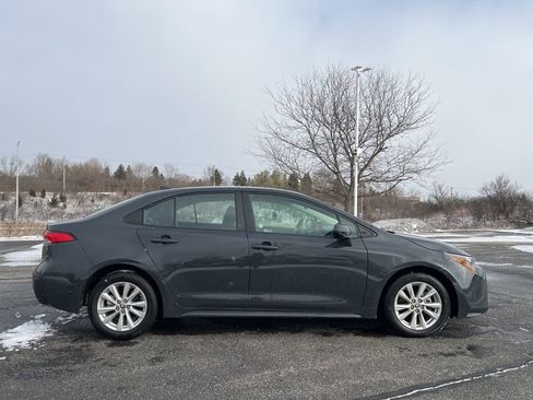 Used 2024 Toyota Corolla LE image 3