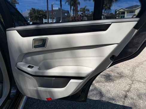 Used 2014 Mercedes-Benz E 250 BlueTEC Sedan w/ Premium 1 Package image 20