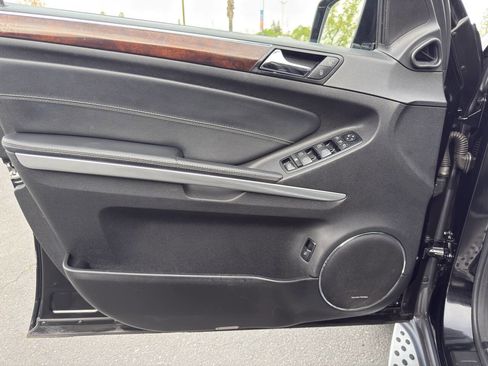 Used 2012 Mercedes-Benz GL 550 4MATIC image 11