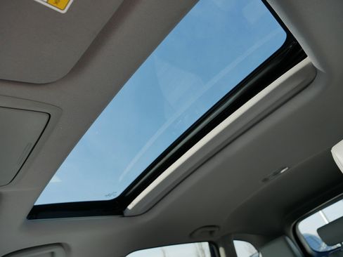 Used 2022 Honda CR-V Touring image 32