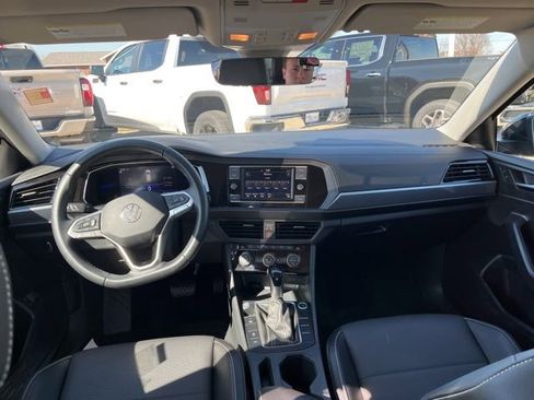 Used 2022 Volkswagen Jetta SE FWD image 12