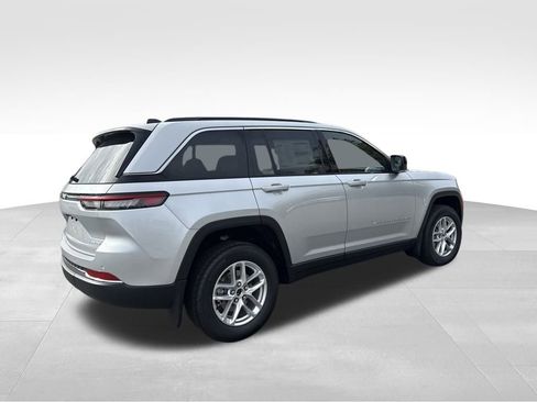 New 2025 Jeep Grand Cherokee Laredo X w/ Trailer Tow Package image 9